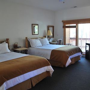 Resort room 2 Queens beds